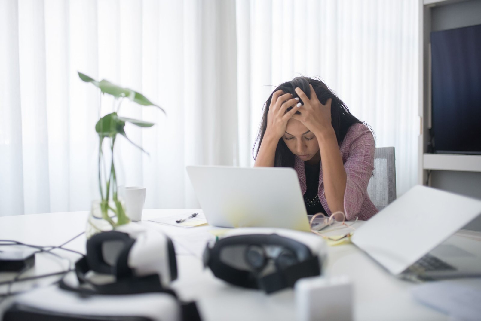 Signs of Burnout: Early Warning Signs, Stages and Recovery